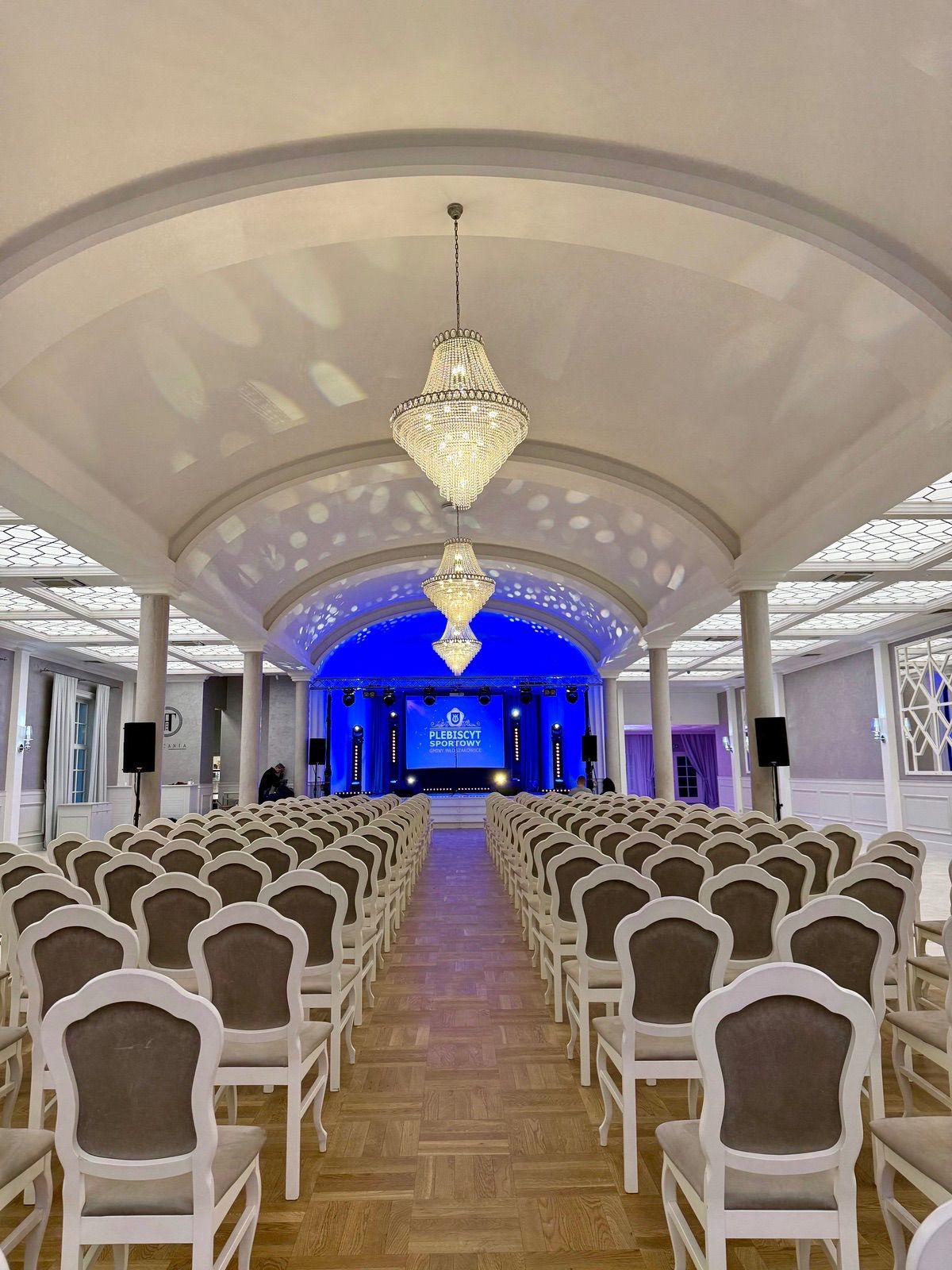 Sala konferencyjna w układzie teatralnym
