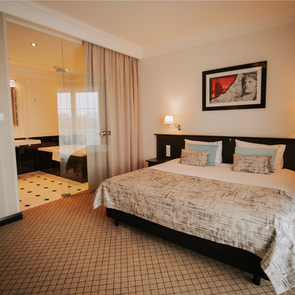 Geräumiges Familienzimmer mit Zustellbett im Hotel Toscania bei Leszno