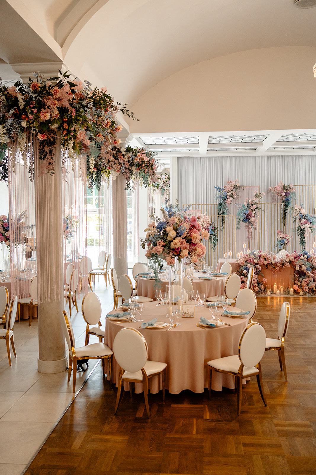Ballsaal des Hotels Toscania, für eine Hochzeit vorbereitet
